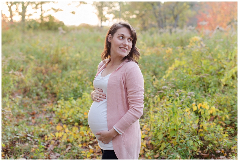 Maine Audubon maternity session by Linda Barry Photography. Click here to see more beautiful fall photos from their session!