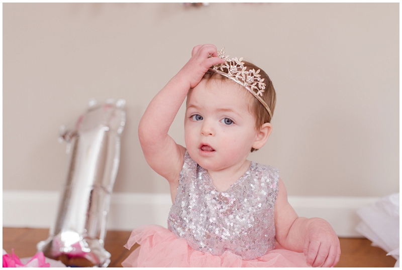 First birthday cake smash inspiration for a little princess! Photos by Linda Barry Photography.