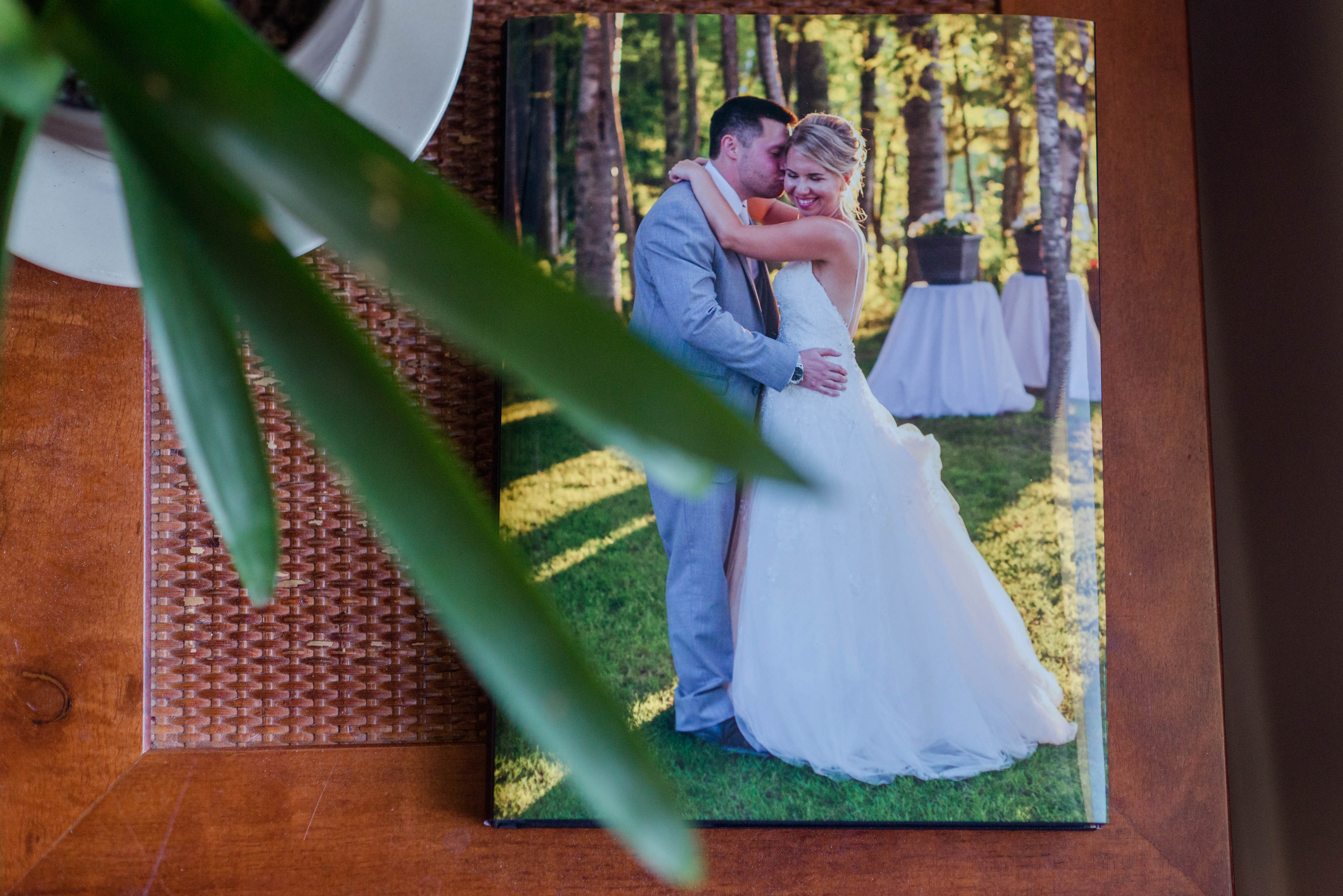 Linda has designed countless wedding albums for her clients, so here are some tips and tricks to pick out photos for YOUR wedding album!