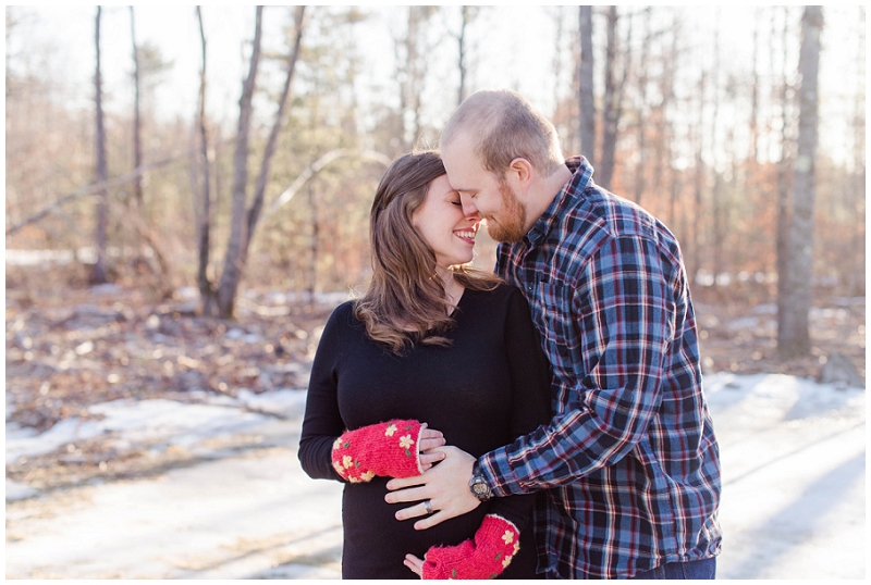 Maine winter maternity photos by Linda Barry Photography.